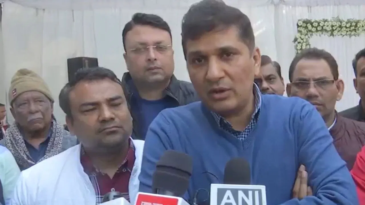 AAP नेता सौरभ भारद्वाज ने रचना यादव के परिवार से की मुलाकात, दिल्ली की CM रेखा गुप्ता पर भी साधा निशाना AAP नेता सौरभ भारद्वाज ने रचना यादव के परिवार से की मुलाकात, दिल्ली की CM रेखा गुप्ता पर भी साधा निशाना