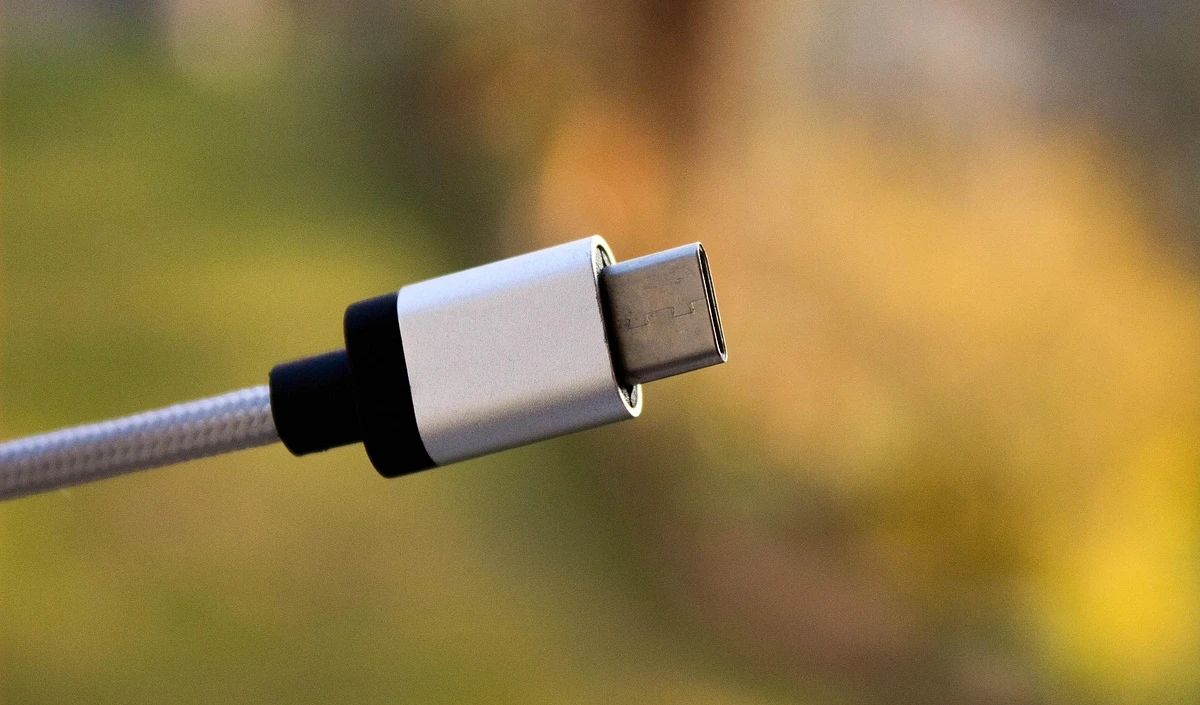 Android की Type-C Cable से iPhone होगा खराब? जानें इस Viral अफवाह का पूरा सच Android की Type-C Cable से iPhone होगा खराब? जानें इस Viral अफवाह का पूरा सच