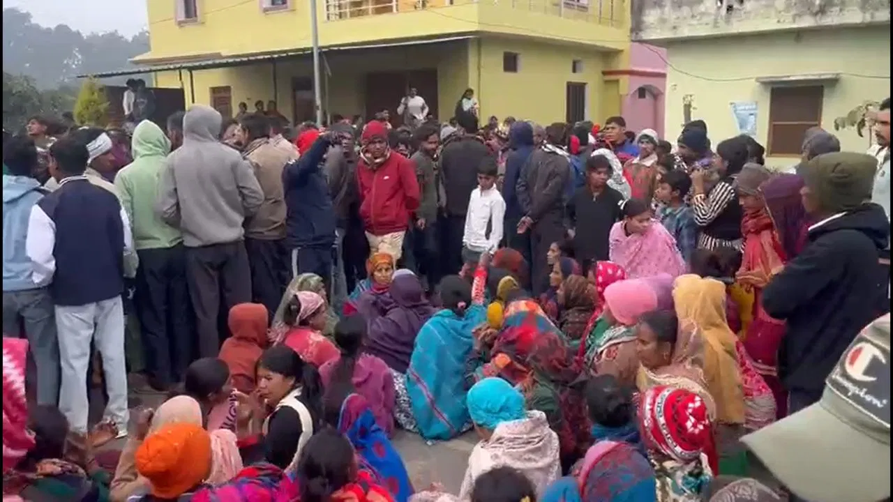 Corbett Tiger Attack News: जिम कॉर्बेट में महिला को टाइगर ने बनाया शिकार, चूल्हे के लिए लकड़ी लेने गई थी… गांव में दहशत Corbett Tiger Attack News: जिम कॉर्बेट में महिला को टाइगर ने बनाया शिकार, चूल्हे के लिए लकड़ी लेने गई थी... गांव में दहशत