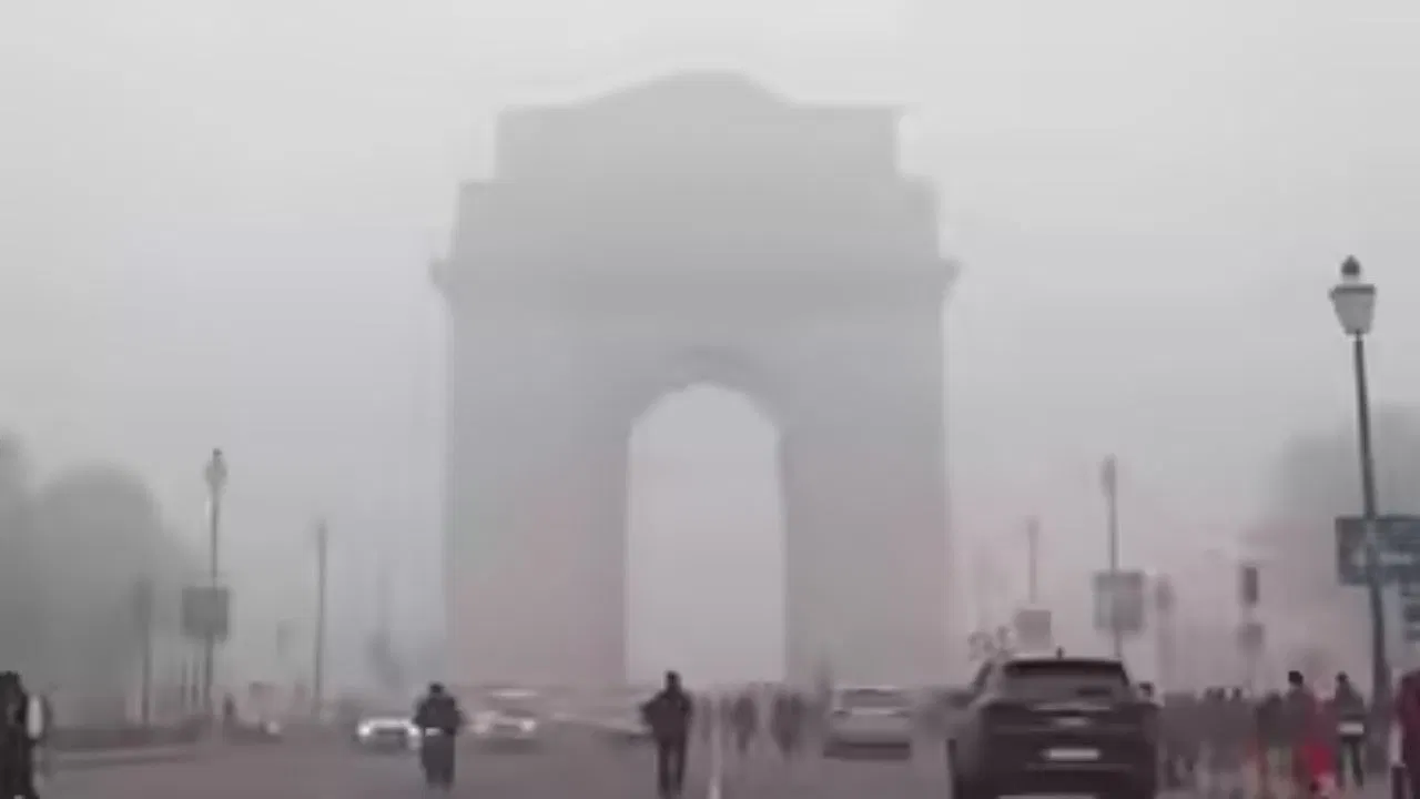 Delhi Air Pollution: फिर जहरीली हुई दिल्ली की हवा… AQI 400 पार, GRAP-IV की पाबंदियां लागू Delhi Air Pollution: फिर जहरीली हुई दिल्ली की हवा... AQI 400 पार, GRAP-IV की पाबंदियां लागू