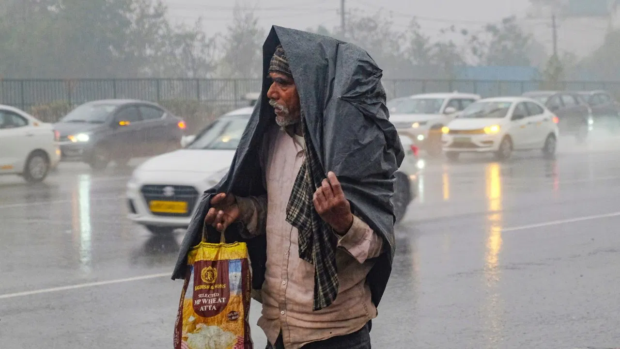 Delhi Weather Update: दिल्ली में गिरेंगे ओले, बारिश को लेकर मौसम विभाग का अलर्ट Delhi Weather Update: दिल्ली में गिरेंगे ओले, बारिश को लेकर मौसम विभाग का अलर्ट