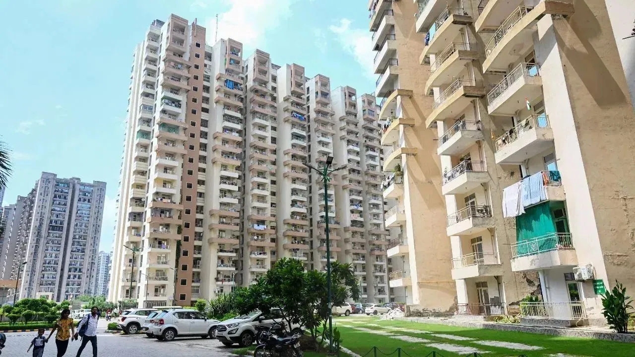 GPA फ्लैट विवाद पर नोएडा अथॉरिटी का बड़ा फैसला, हजारों खरीदारों को मिल सकती है राहत; 8 सदस्यीय समिति का होगा गठन GPA फ्लैट विवाद पर नोएडा अथॉरिटी का बड़ा फैसला, हजारों खरीदारों को मिल सकती है राहत; 8 सदस्यीय समिति का होगा गठन