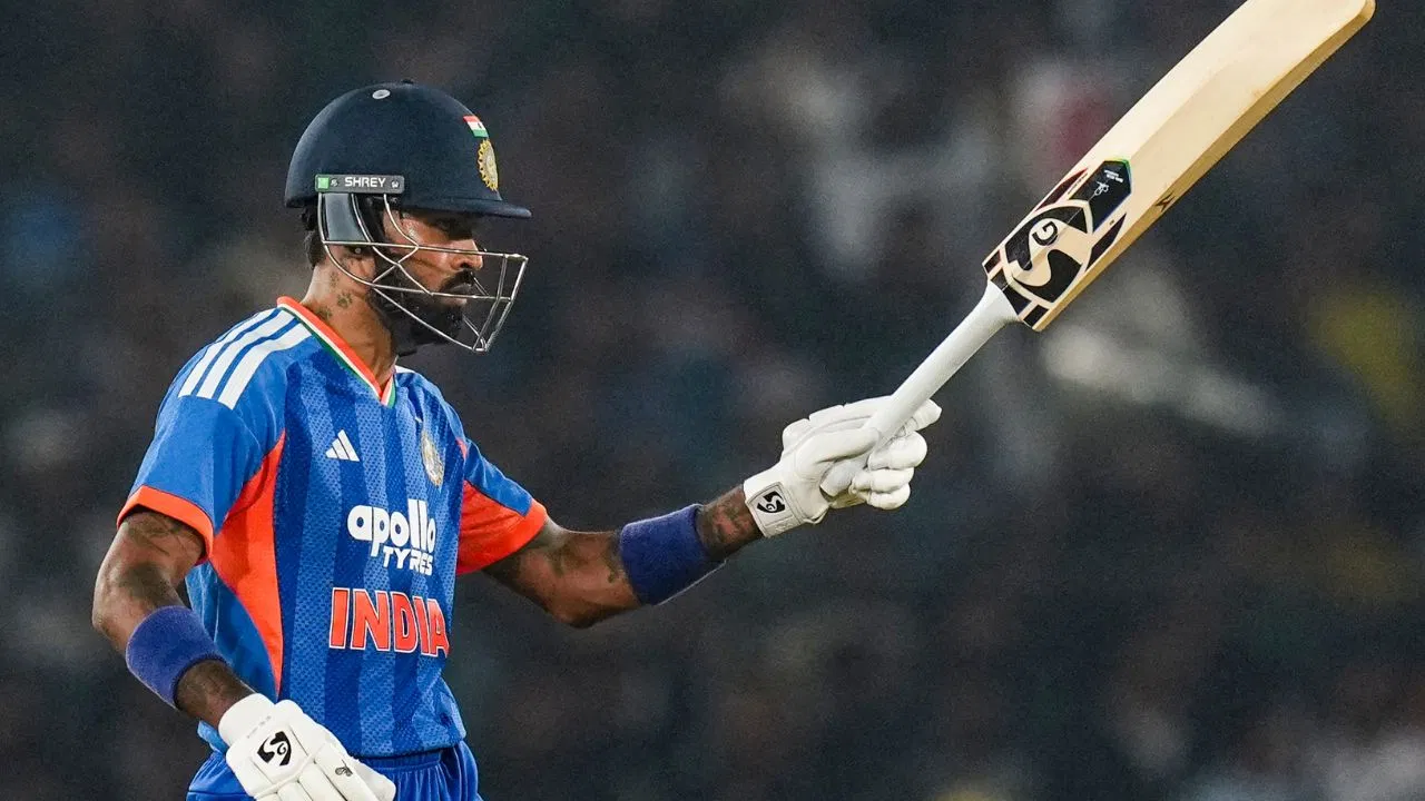 Hardik Pandya Century: हार्दिक पंड्या का 68 गेंदों में हाहाकारी शतक, एक ही ओवर में ठोके लगातार 5 छक्के Hardik Pandya Century: हार्दिक पंड्या का 68 गेंदों में हाहाकारी शतक, एक ही ओवर में ठोके लगातार 5 छक्के