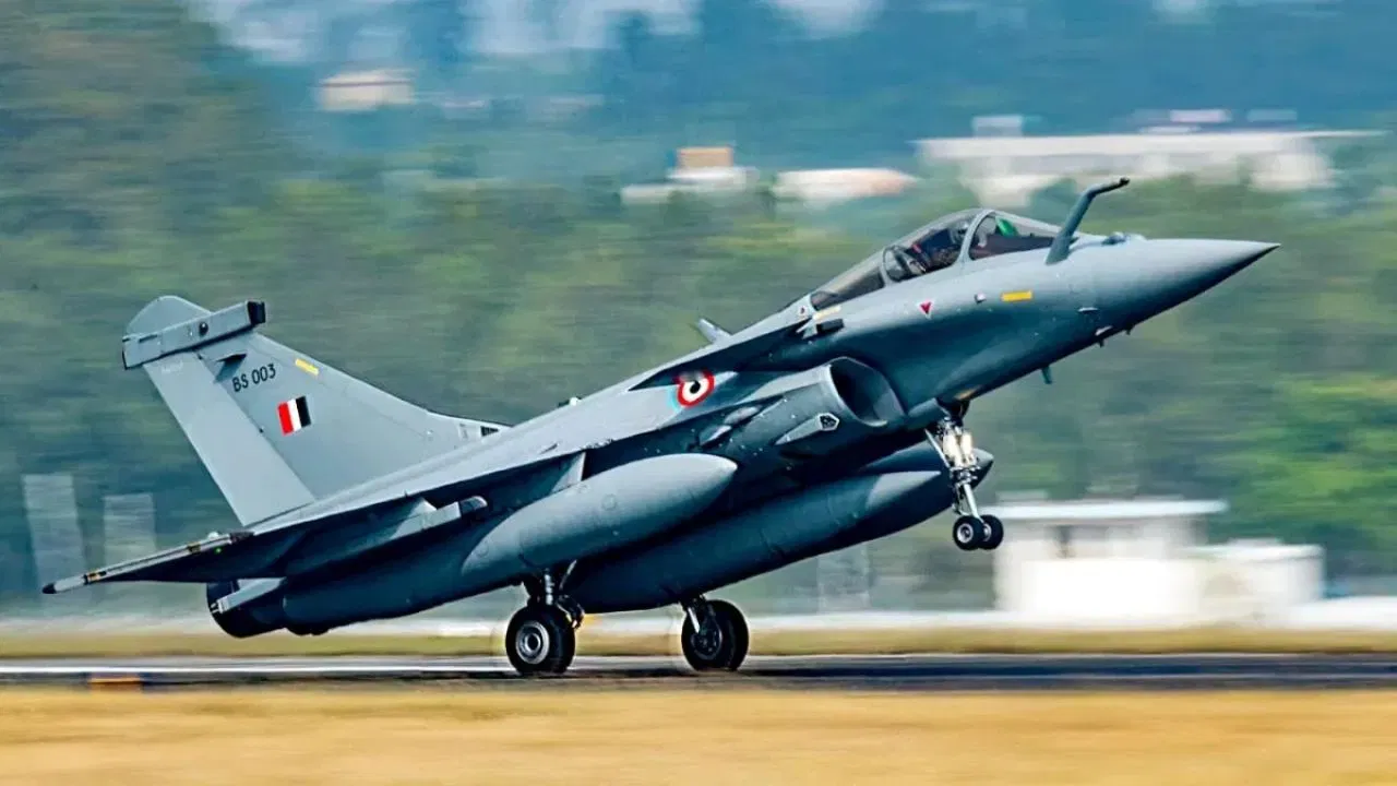 IAF की बढ़ेगी ताकत, आएंगे और राफेल… भारत-फ्रांस डील के काफी करीब IAF की बढ़ेगी ताकत, आएंगे और राफेल... भारत-फ्रांस डील के काफी करीब