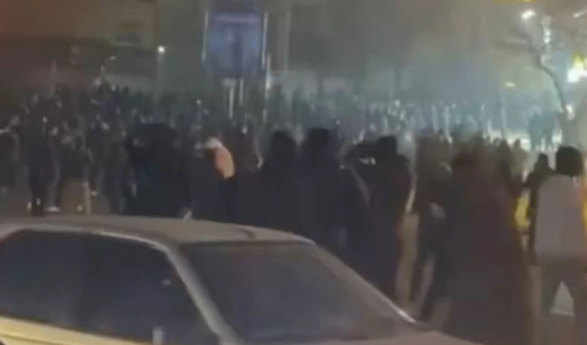 Iran Protests LIVE updates: Iran में सत्ता परिवर्तन की लहर, खामेनेई के खिलाफ सड़कों पर जनसैलाब, Trump की नजर Iran Protests LIVE updates: Iran में सत्ता परिवर्तन की लहर, खामेनेई के खिलाफ सड़कों पर जनसैलाब, Trump की नजर