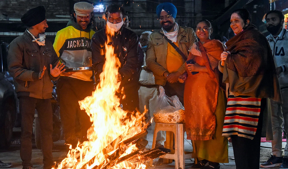 Lohri Festival 2026: खुशियों का संदेशवाहक पर्व है लोहड़ी Lohri Festival 2026: खुशियों का संदेशवाहक पर्व है लोहड़ी