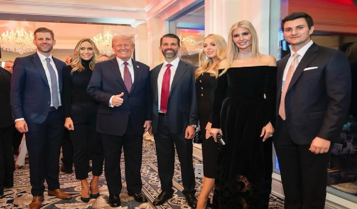 Make Family Great Again: अमेरिका में औसत घरेलू आय लगातार गिर रही, ट्रंप परिवार का 1 साल में कमाई का स्ट्राइक रेट 16,720 गुणा अधिक Make Family Great Again: अमेरिका में औसत घरेलू आय लगातार गिर रही, ट्रंप परिवार का 1 साल में कमाई का स्ट्राइक रेट 16,720 गुणा अधिक