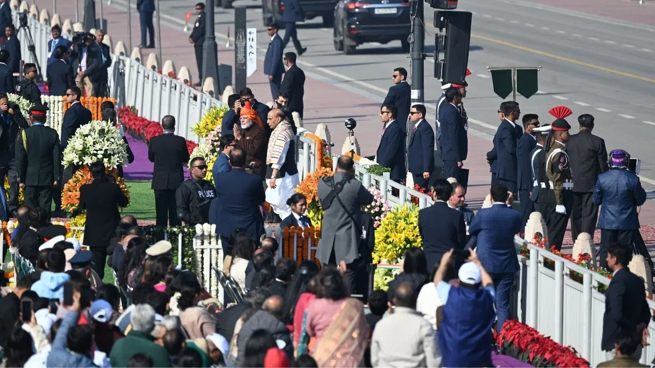 Republic Day: गणतंत्र दिवस परेड देखने जा रहे हैं तो साथ न ले जाएं ये सामान, गलतियां भी पड़ेंगी भारी Republic Day: गणतंत्र दिवस परेड देखने जा रहे हैं तो साथ न ले जाएं ये सामान, गलतियां भी पड़ेंगी भारी
