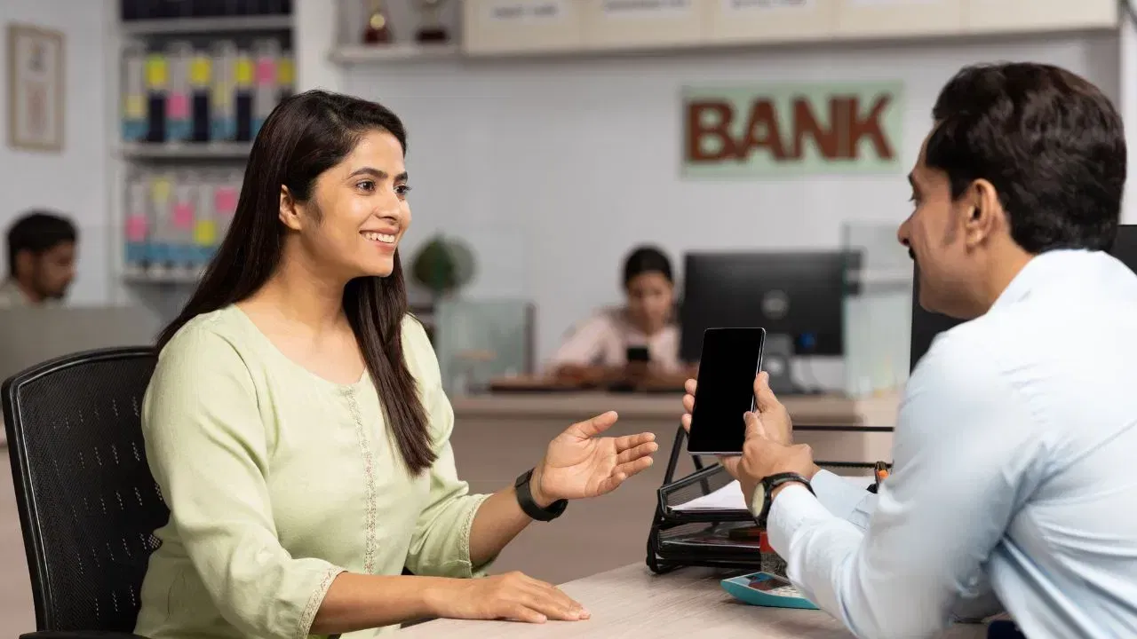 SBI CBO Bharti 2026: ग्रेजुएट युवाओं के लिए एसबीआई में बंपर वैकेंसी, आवेदन शुरू, जानें पूरी डिटेल्स SBI CBO Bharti 2026: ग्रेजुएट युवाओं के लिए एसबीआई में बंपर वैकेंसी, आवेदन शुरू, जानें पूरी डिटेल्स