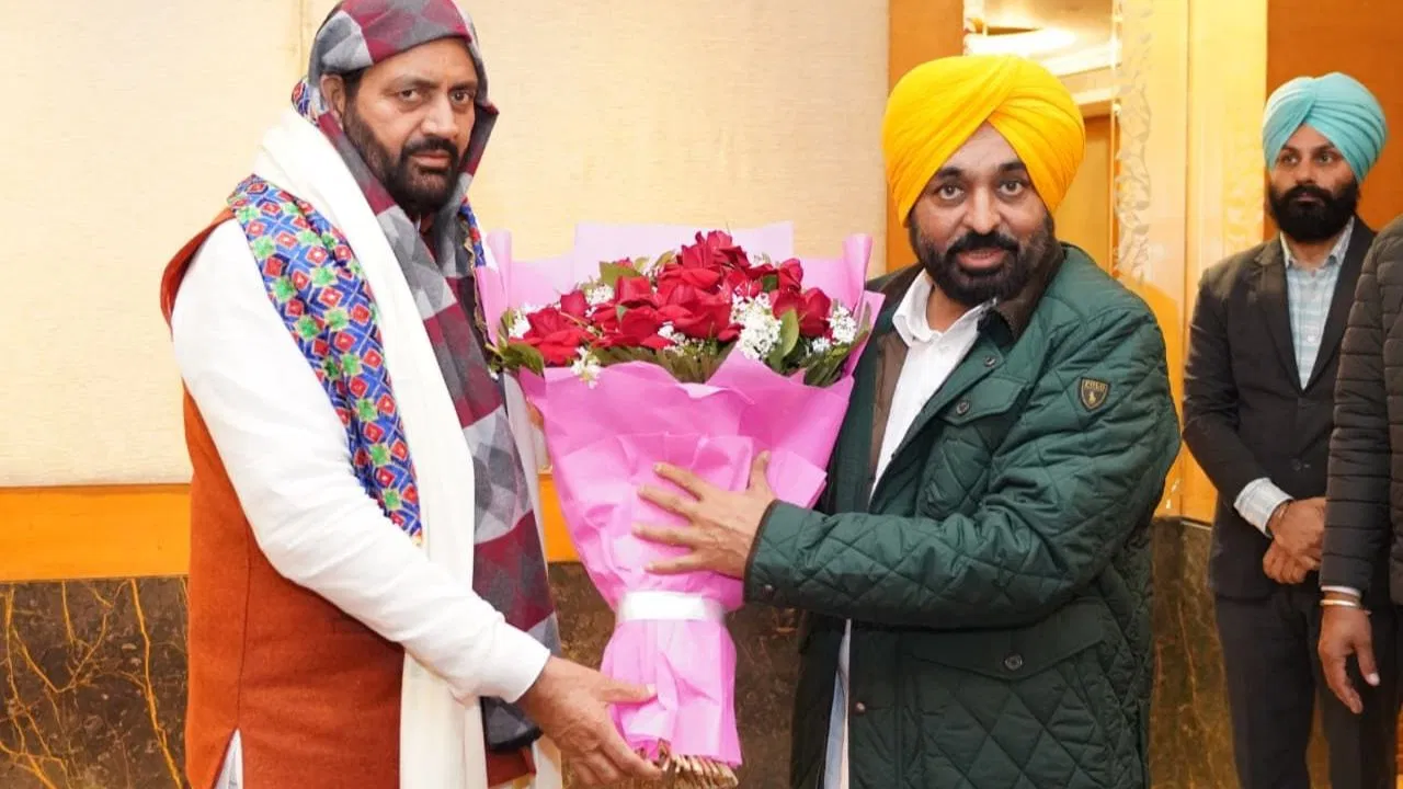 SYL विवाद सुलझाने में पंजाब निभाएगा बड़े भाई की भूमिका… भगवंत मान और नायब सैनी ने की बैठक SYL विवाद सुलझाने में पंजाब निभाएगा बड़े भाई की भूमिका... भगवंत मान और नायब सैनी ने की बैठक