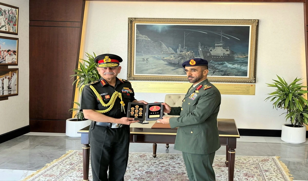 Saudi Arab से UAE को ठोका, इधर अचानक अबू धामी में पहुंचे आर्मी चीफ उपेंद्र द्विवेदी Saudi Arab से UAE को ठोका, इधर अचानक अबू धामी में पहुंचे आर्मी चीफ उपेंद्र द्विवेदी