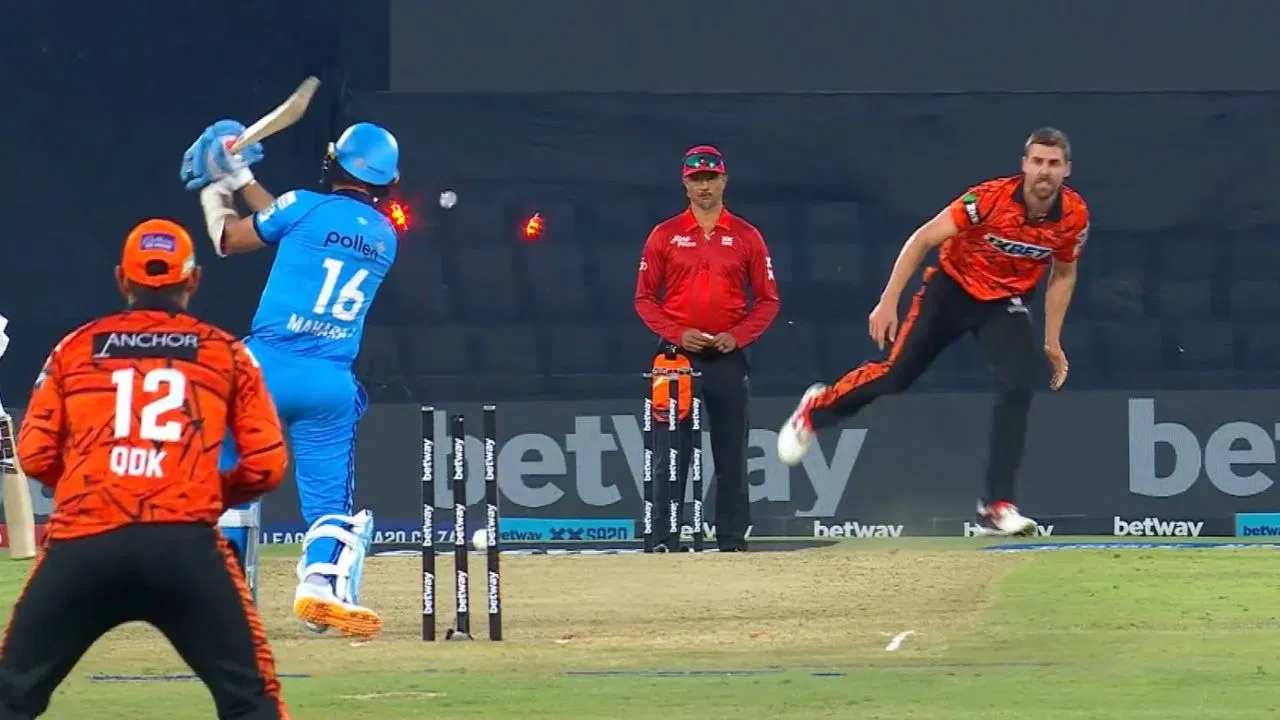 T20 World Cup से पहले आग उगल रहा ये तेज गेंदबाज, 4 पारियों में झटक लिए इतने विकेट T20 World Cup से पहले आग उगल रहा ये तेज गेंदबाज, 4 पारियों में झटक लिए इतने विकेट