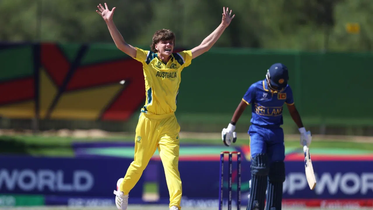 U19 World Cup: सिर्फ 58 रन पर पूरी टीम ढेर, 9 बल्लेबाजों का हुआ इतना बुरा हाल, 41 गेंदों में इस बॉलर ने जड़ा ‘पंच’ U19 World Cup: सिर्फ 58 रन पर पूरी टीम ढेर, 9 बल्लेबाजों का हुआ इतना बुरा हाल, 41 गेंदों में इस बॉलर ने जड़ा 'पंच'