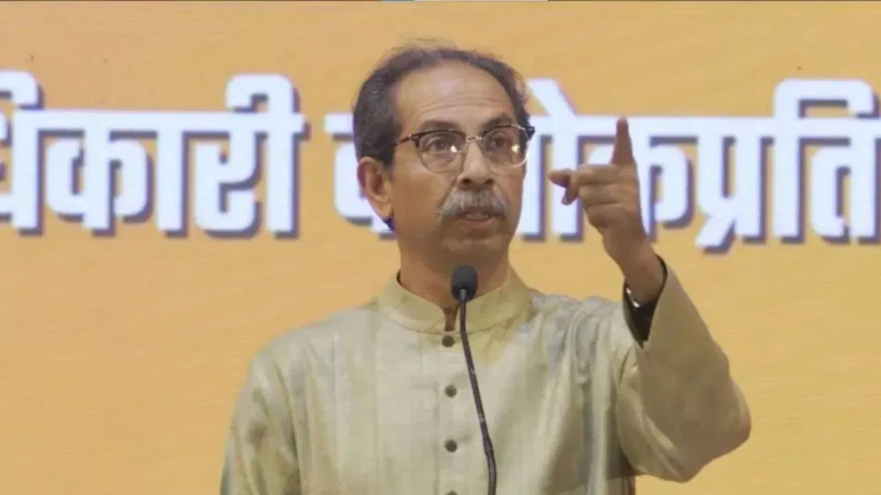 UBT के 4 पार्षदों का अभी तक नहीं लगा सुराग, कल्याण डोंबिवली में मेयर चुनाव के पहले हाई वोल्टेज ड्रामा UBT के 4 पार्षदों का अभी तक नहीं लगा सुराग, कल्याण डोंबिवली में मेयर चुनाव के पहले हाई वोल्टेज ड्रामा