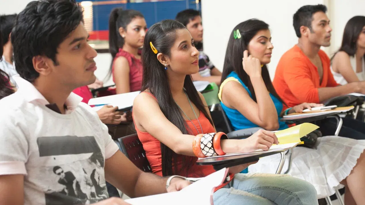 UGC के नए नियमों से रुकेगा हायर एजुकेशन में जातिगत भेदभाव, जानें क्या-क्या हुए बदलाव? UGC के नए नियमों से रुकेगा हायर एजुकेशन में जातिगत भेदभाव, जानें क्या-क्या हुए बदलाव?