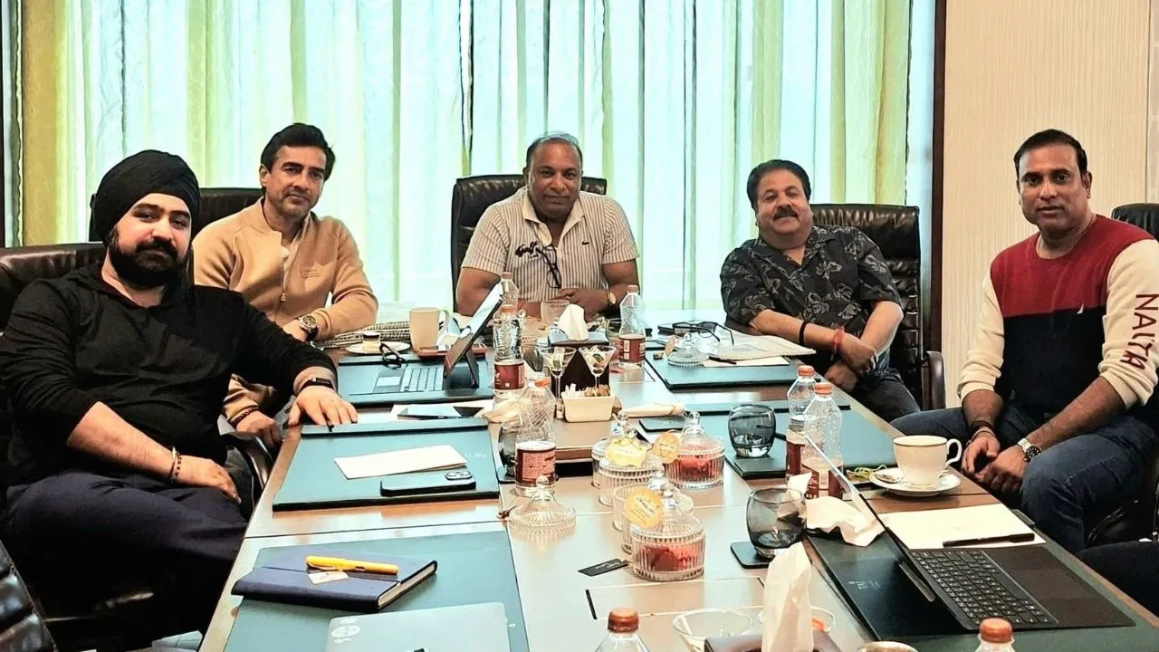 VVS लक्ष्मण के साथ बंद कमरे में हुई BCCI की मीटिंग, सीनियर ऑफिसर्स एक साथ आए नजर VVS लक्ष्मण के साथ बंद कमरे में हुई BCCI की मीटिंग, सीनियर ऑफिसर्स एक साथ आए नजर