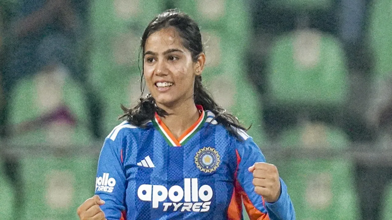 Vaishnavi Sharma: वैष्णवी शर्मा को अचानक मुंबई इंडियंस में मिली एंट्री, मिलेगी इतनी सैलरी Vaishnavi Sharma: वैष्णवी शर्मा को अचानक मुंबई इंडियंस में मिली एंट्री, मिलेगी इतनी सैलरी
