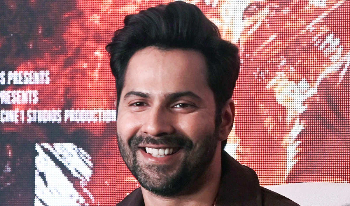 Varun Dhawan ने लिया बड़ा फैसला! पैपराजी से छिपाएंगे बेटी लारा का चेहरा, सुरक्षा और निजता को बताया प्राथमिकता Varun Dhawan ने लिया बड़ा फैसला! पैपराजी से छिपाएंगे बेटी लारा का चेहरा, सुरक्षा और निजता को बताया प्राथमिकता