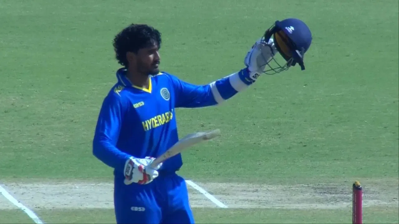 Vijay Hazare Trophy: अमन राव ने आखिरी गेंद पर छक्का मारकर ठोका दोहरा शतक, इस सीजन में दूसरी बार हुआ ऐसा Vijay Hazare Trophy: अमन राव ने आखिरी गेंद पर छक्का मारकर ठोका दोहरा शतक, इस सीजन में दूसरी बार हुआ ऐसा