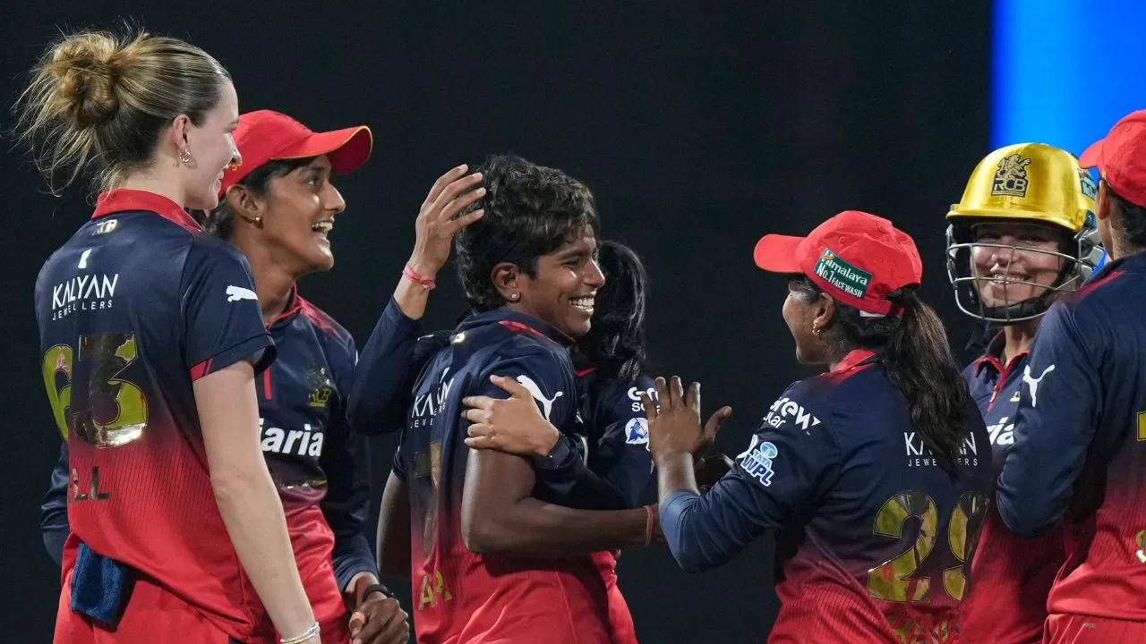 WPL 2026: ग्रेस हैरिस के तूफान में उड़ी UP, सिर्फ 73 गेंदों में RCB ने जीत लिया मैच WPL 2026: ग्रेस हैरिस के तूफान में उड़ी UP, सिर्फ 73 गेंदों में RCB ने जीत लिया मैच