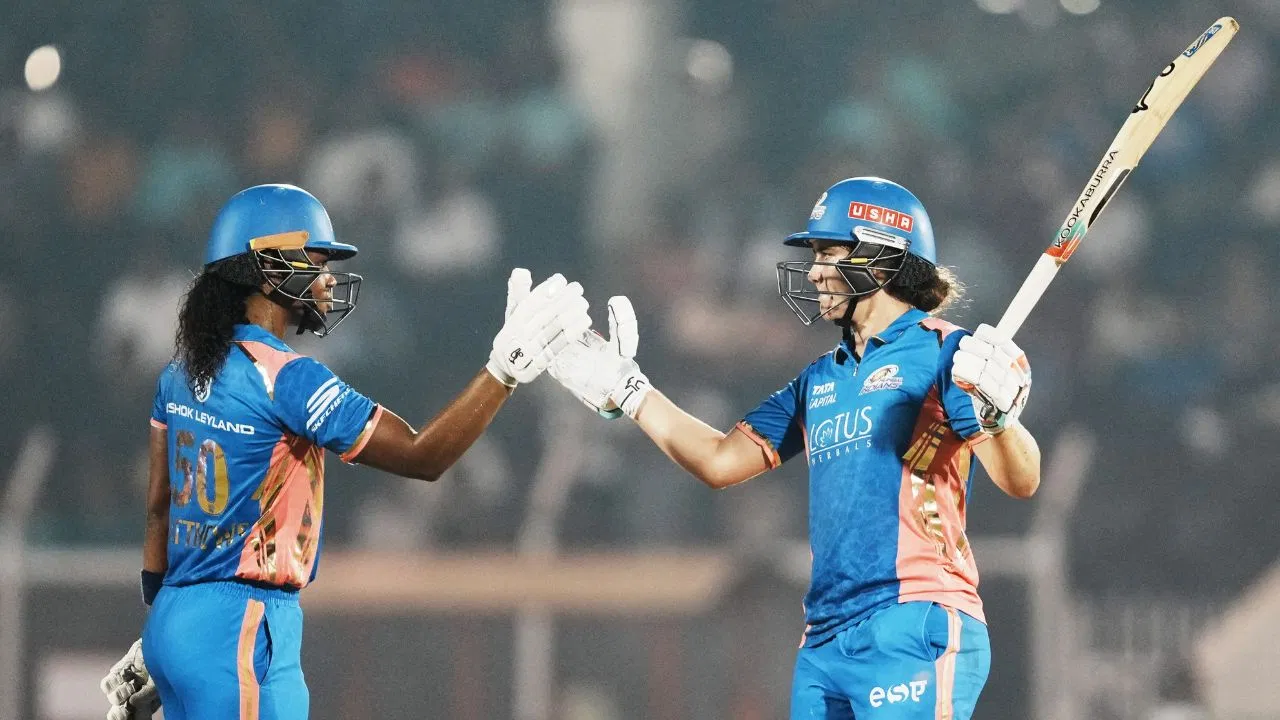 WPL 2026: मुंबई इंडियंस को पहले ही मैच में लगा झटका, स्टार खिलाड़ी हुई बाहर WPL 2026: मुंबई इंडियंस को पहले ही मैच में लगा झटका, स्टार खिलाड़ी हुई बाहर