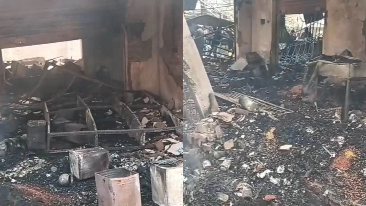अचानक हुआ तेज धमाका, 10 दुकानों में लगी भीषण आग…दूर-दूर तक फैला मलबा, लाखों का सामान जलकर खाक अचानक हुआ तेज धमाका, 10 दुकानों में लगी भीषण आग...दूर-दूर तक फैला मलबा, लाखों का सामान जलकर खाक