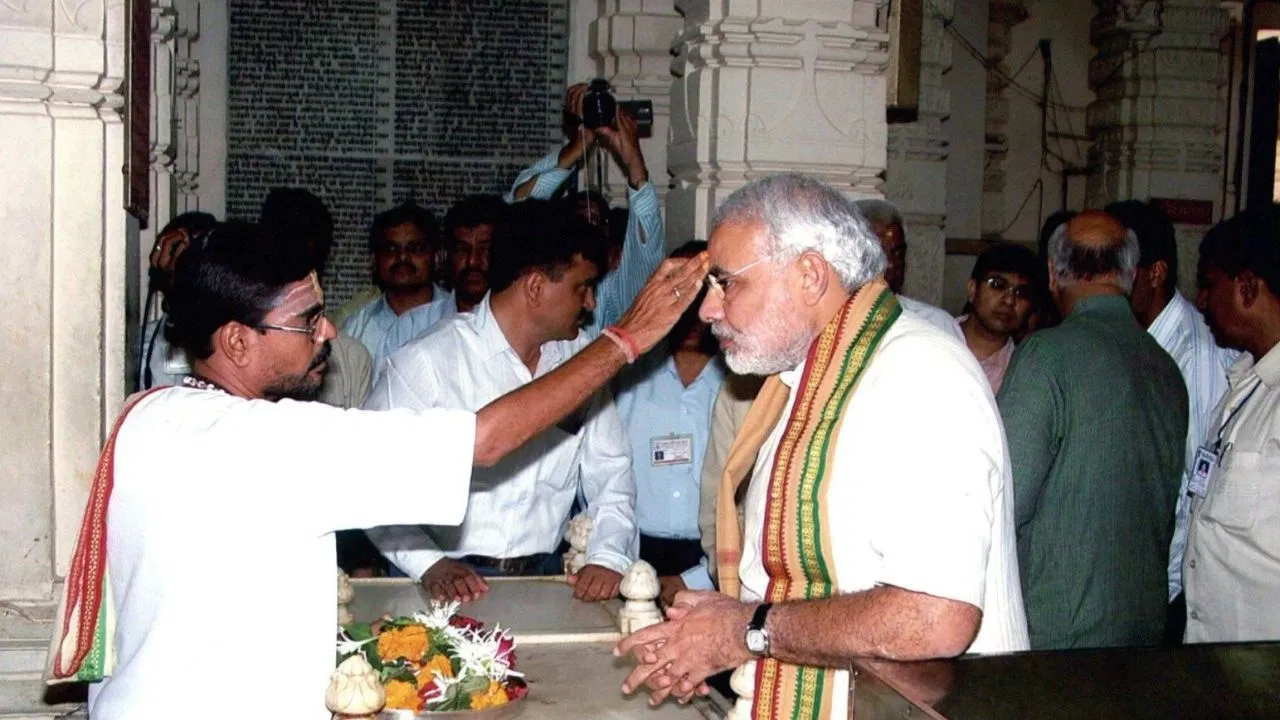अनेक हमले भी हमारी शाश्वत आस्था को डिगा नहीं सके, सोमनाथ स्वाभिमान पर्व पर पीएम मोदी ने शेयर की तस्वीरें अनेक हमले भी हमारी शाश्वत आस्था को डिगा नहीं सके, सोमनाथ स्वाभिमान पर्व पर पीएम मोदी ने शेयर की तस्वीरें
