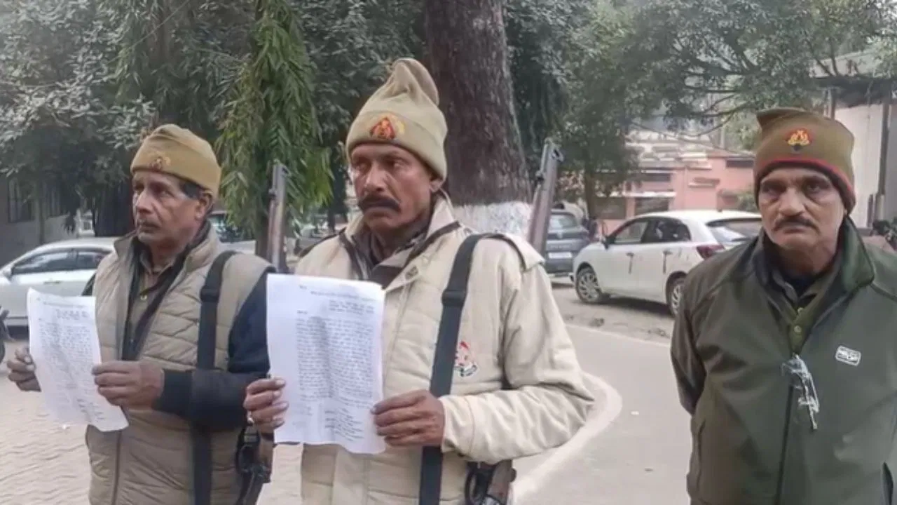 अपशब्द कहे, जान से मारने की धमकी दी… बहराइच में SDM के खिलाफ होमगार्डों ने खोला मोर्चा, लगाए गंभीर आरोप अपशब्द कहे, जान से मारने की धमकी दी... बहराइच में SDM के खिलाफ होमगार्डों ने खोला मोर्चा, लगाए गंभीर आरोप