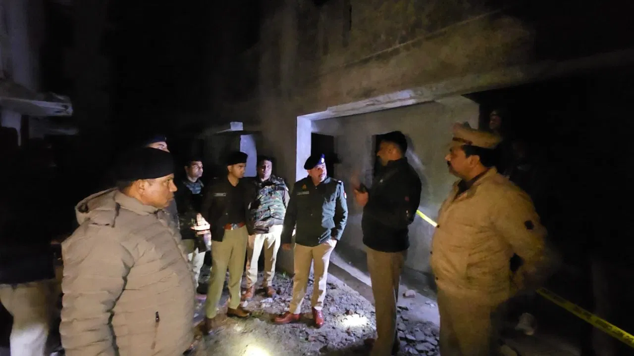 आगरा: राज मर्डर केस में एनकाउंटर, मुठभेड़ में मारा गया शूटर अरबाज आगरा: राज मर्डर केस में एनकाउंटर, मुठभेड़ में मारा गया शूटर अरबाज