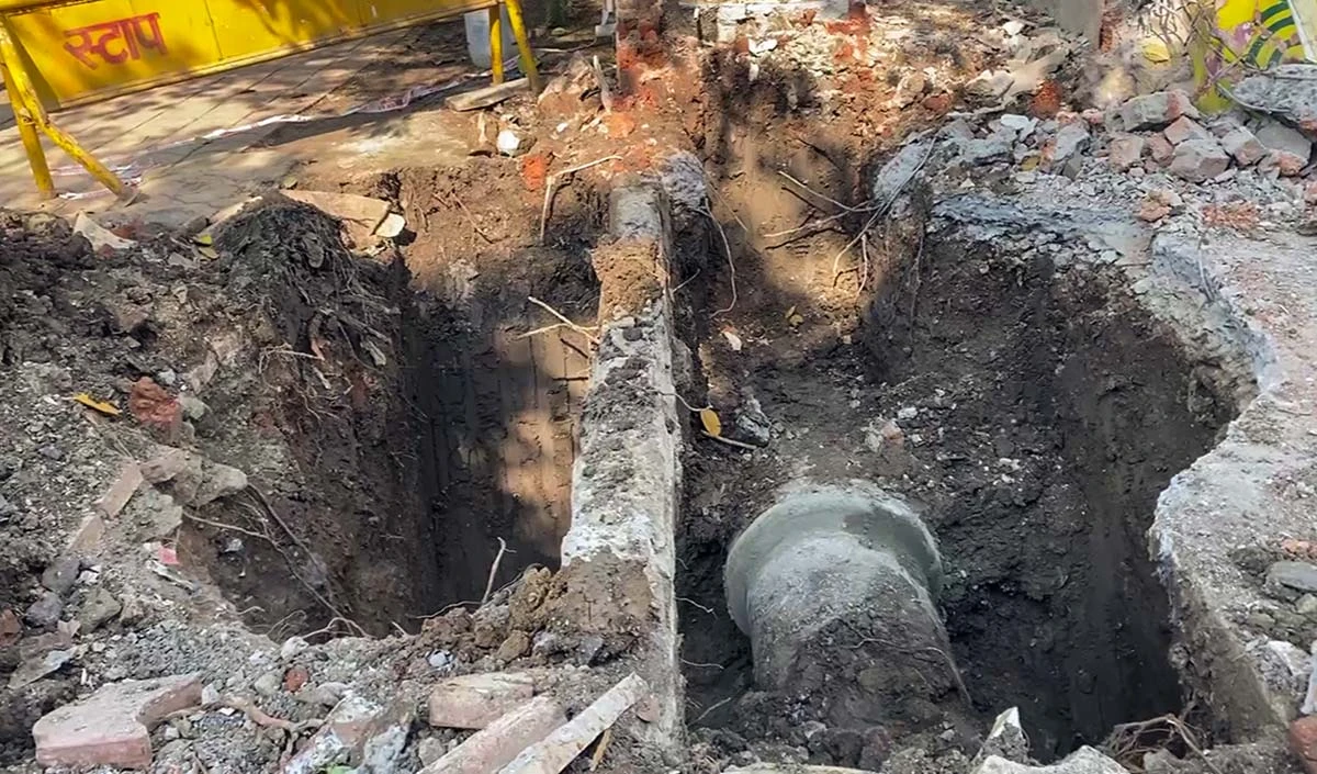 इन्दौर की जल-त्रासदी और प्रशासनिक लापरवाही का नंगा चेहरा इन्दौर की जल-त्रासदी और प्रशासनिक लापरवाही का नंगा चेहरा