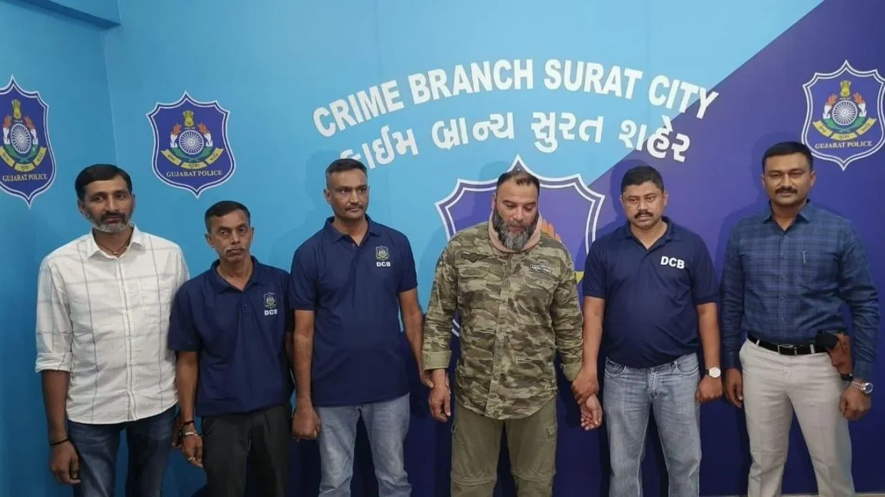 ईरानी गैंग का सरगना राजू ईरानी गिरफ्तार… सूरत से पुलिस ने दबोचा; 20 साल से बना था सिरदर्द ईरानी गैंग का सरगना राजू ईरानी गिरफ्तार... सूरत से पुलिस ने दबोचा; 20 साल से बना था सिरदर्द