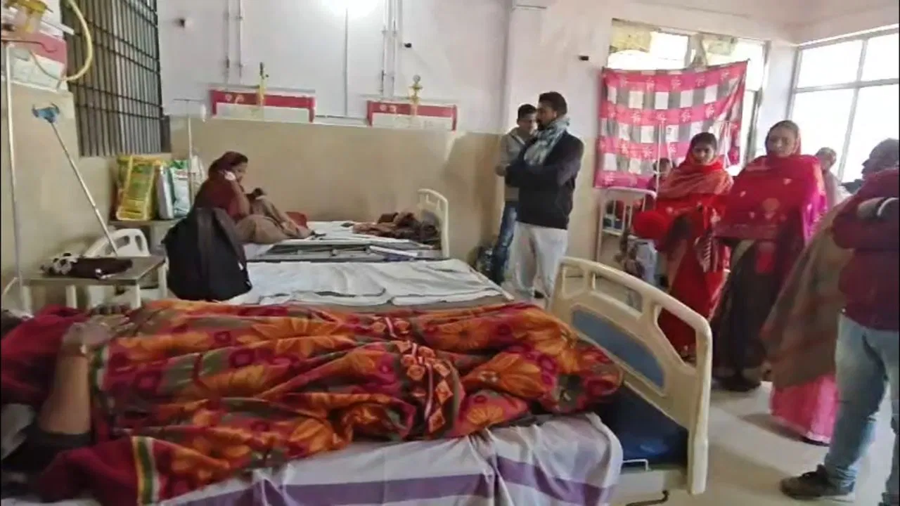 ‘एक इंच जमीन तुम्हारे हिस्से में ज्यादा…’ बड़े भाई ने छोटे के कमरे में पेट्रोल डालकर लगाई आग, पति-पत्नी और बच्चा झूलसे 'एक इंच जमीन तुम्हारे हिस्से में ज्यादा...' बड़े भाई ने छोटे के कमरे में पेट्रोल डालकर लगाई आग, पति-पत्नी और बच्चा झूलसे