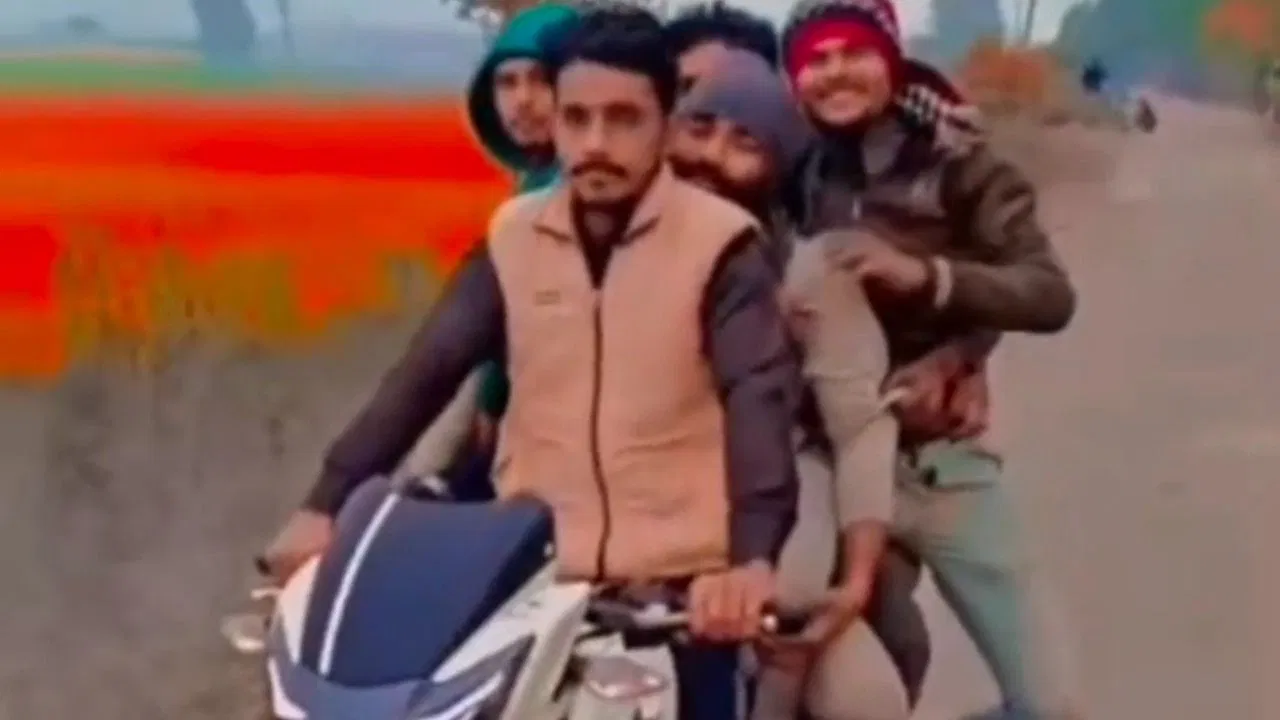 एक बाइक पर 6 लड़के सवार… बरेली में स्टंटबाजी पड़ी भारी, अब पुलिस लेगी एक्शन एक बाइक पर 6 लड़के सवार... बरेली में स्टंटबाजी पड़ी भारी, अब पुलिस लेगी एक्शन