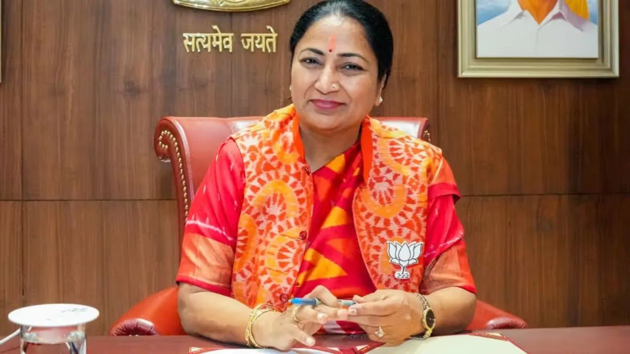 दिल्ली के कारोबारियों की बल्ले-बल्ले… अब बिना कुछ गिरवी रखे मिलेगा 10 करोड़ तक का लोन एलिवेटेड रोड, मेट्रो कॉरिडोर और DTC... दिल्ली सरकार ने खोला खजाना, कई परियोजनाओं को मंजूरी