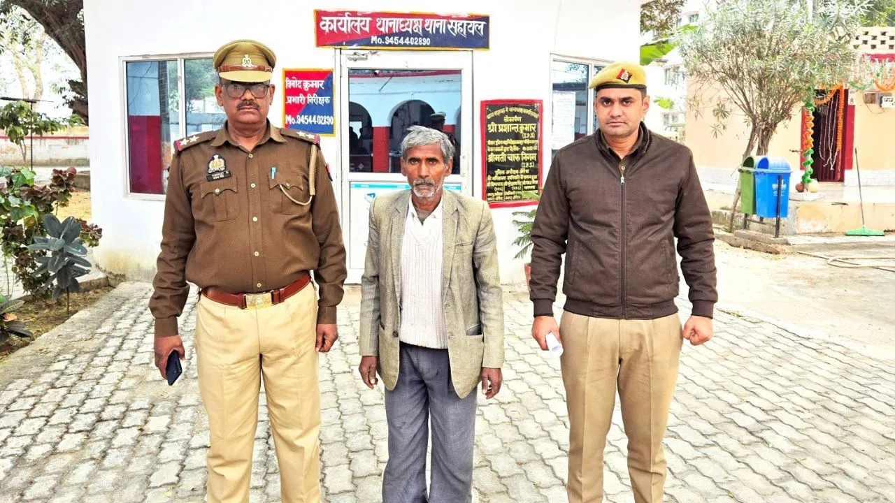 औरैया: खेत में मां-बाप के साथ चारा काटने गई थी मानसिक रूप से बीमार महिला… 50 वर्षीय व्यक्ति ने किया रेप औरैया: खेत में मां-बाप के साथ चारा काटने गई थी मानसिक रूप से बीमार महिला... 50 वर्षीय व्यक्ति ने किया रेप