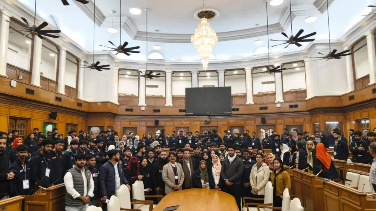कश्मीरी युवाओं ने किया दिल्ली विधानसभा की दौरा, संसदीय प्रक्रियाओं की ली जानकारी कश्मीरी युवाओं ने किया दिल्ली विधानसभा की दौरा, संसदीय प्रक्रियाओं की ली जानकारी