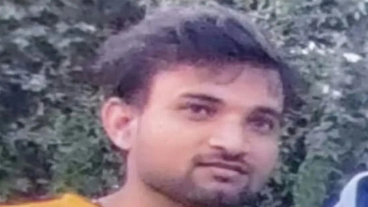 कानपुर में BAMS के छात्र ने किया सुसाइड किया…बैक लगने से था परेशान कानपुर में BAMS के छात्र ने किया सुसाइड किया...बैक लगने से था परेशान