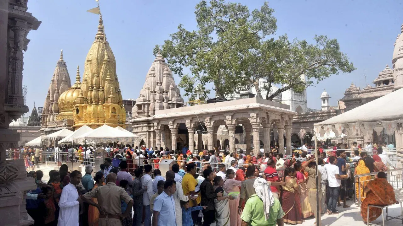 काशी विश्वनाथ से जुड़े हर सवाल का जवाब देंगे ‘नंदी’… पूजा बुकिंग से आरती की टाइमिंग तक, सब बताएंगे चुटकियों में काशी विश्वनाथ से जुड़े हर सवाल का जवाब देंगे 'नंदी'... पूजा बुकिंग से आरती की टाइमिंग तक, सब बताएंगे चुटकियों में
