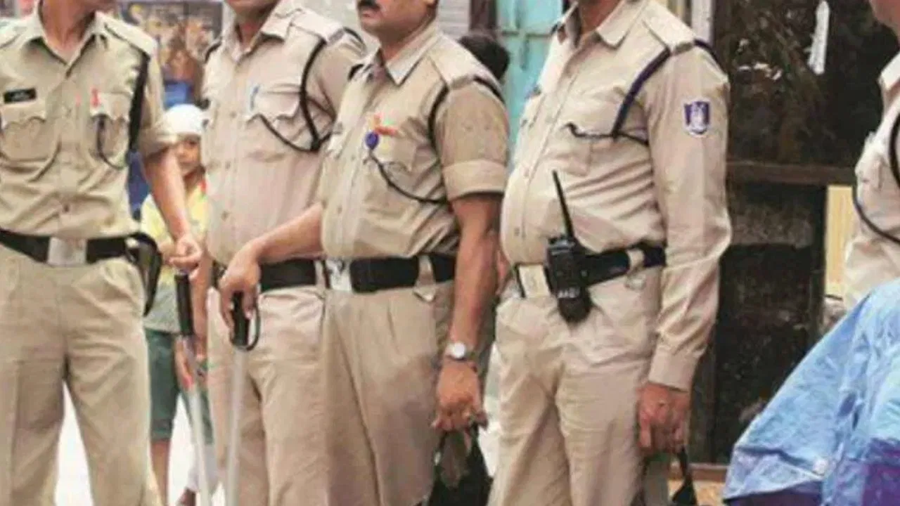 किसके साथ घूम रहे हो…? पिता ने डांटा तो नाराज हुआ बेटा, ऑटो में फांसी लगाकर दे दी जान किसके साथ घूम रहे हो...? पिता ने डांटा तो नाराज हुआ बेटा, ऑटो में फांसी लगाकर दे दी जान