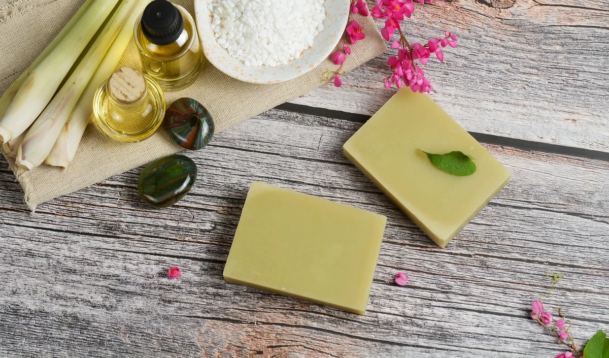 केमिकल वाले साबुन को कहें बाय-बाय! घर पर बनाएं ये Herbal Soap, मिलेगा Natural Glow केमिकल वाले साबुन को कहें बाय-बाय! घर पर बनाएं ये Herbal Soap, मिलेगा Natural Glow