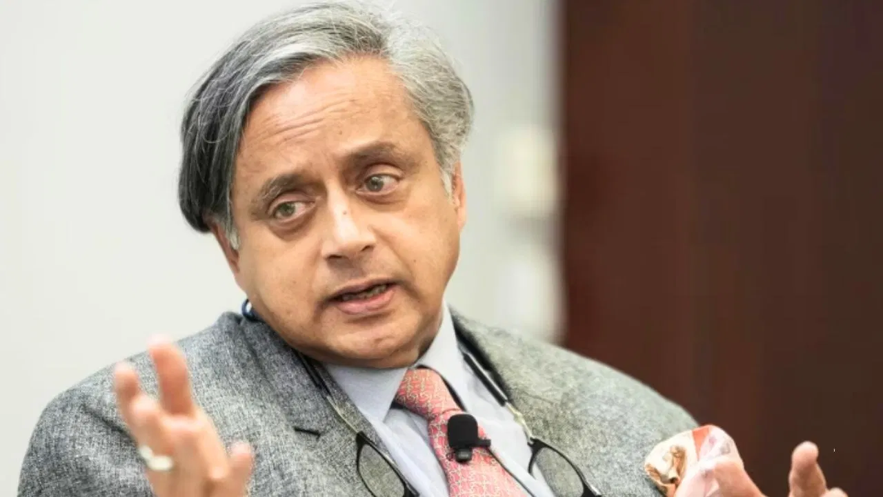 केरल को लेकर कांग्रेस की बैठक से शशि थरूर नदारद,क्या राहुल गांधी से नाराजगी है वजह? केरल को लेकर कांग्रेस की बैठक से शशि थरूर नदारद,क्या राहुल गांधी से नाराजगी है वजह?