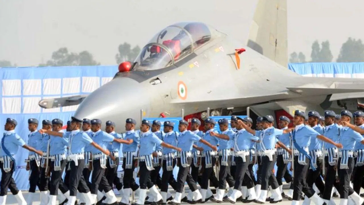 गणतंत्र दिवस पर IAF का ‘सिंदूर’ फॉर्मेशन, 30 झांकियां… भारत की सैन्य शक्ति का होगा भव्य प्रदर्शन गणतंत्र दिवस पर IAF का 'सिंदूर' फॉर्मेशन, 30 झांकियां... भारत की सैन्य शक्ति का होगा भव्य प्रदर्शन