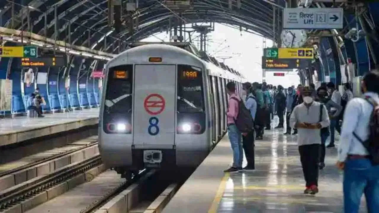 गणतंत्र दिवस परेड: सुबह 3 बजे से चलेगी मेट्रो, इन स्टेशनों से बंद रहेगी एंट्री; पढ़ लें अपडेट्स गणतंत्र दिवस परेड: सुबह 3 बजे से चलेगी मेट्रो, इन स्टेशनों से बंद रहेगी एंट्री; पढ़ लें अपडेट्स