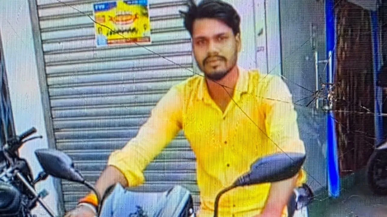 चोरी का शक या साजिश? औरंगाबाद में लाठी-डंडे से पीट-पीटकर युवक की हत्या, एक महीने बाद होनी थी शादी चोरी का शक या साजिश? औरंगाबाद में लाठी-डंडे से पीट-पीटकर युवक की हत्या, एक महीने बाद होनी थी शादी
