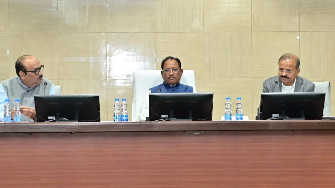 छत्तीसगढ़ के नक्सल प्रभावित बस्तर में कैसे हो समग्र विकास, उच्चस्तरीय समीक्षा बैठक में विशेष मंथन छत्तीसगढ़ के नक्सल प्रभावित बस्तर में कैसे हो समग्र विकास, उच्चस्तरीय समीक्षा बैठक में विशेष मंथन