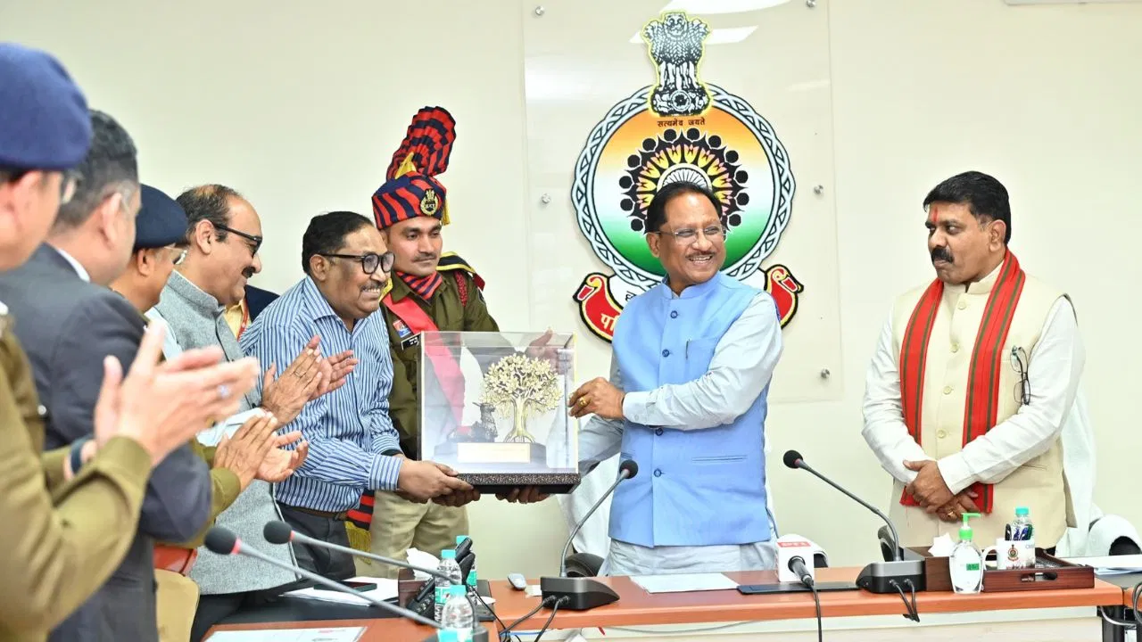छत्तीसगढ़ पुलिस बनेगी पहले से स्मार्ट, 255 Cr की लागत से साइबर थाने और नए आवासीय भवनों की सौगात छत्तीसगढ़ पुलिस बनेगी पहले से स्मार्ट, 255 Cr की लागत से साइबर थाने और नए आवासीय भवनों की सौगात