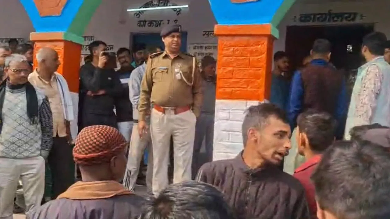 ‘जिन्ना अमर रहे’… सुपौल में गणतंत्र दिवस पर सरकारी टीचर ने लगाया नारा, पुलिस ने हिरासत में लिया 'जिन्ना अमर रहे'... सुपौल में गणतंत्र दिवस पर सरकारी टीचर ने लगाया नारा, पुलिस ने हिरासत में लिया