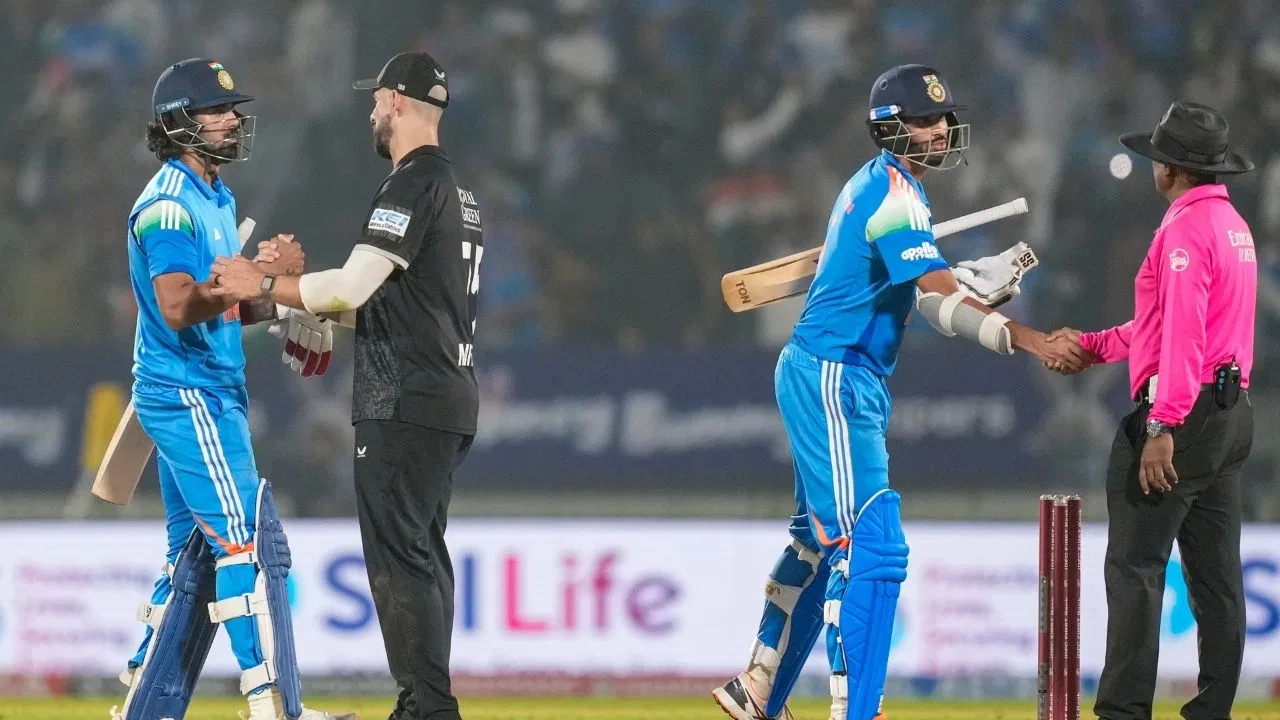 टीम इंडिया को लगा बड़ा झटका, वनडे के बाद अब T20 सीरीज से भी बाहर हुआ ये स्टार खिलाड़ी टीम इंडिया को लगा बड़ा झटका, वनडे के बाद अब T20 सीरीज से भी बाहर हुआ ये स्टार खिलाड़ी