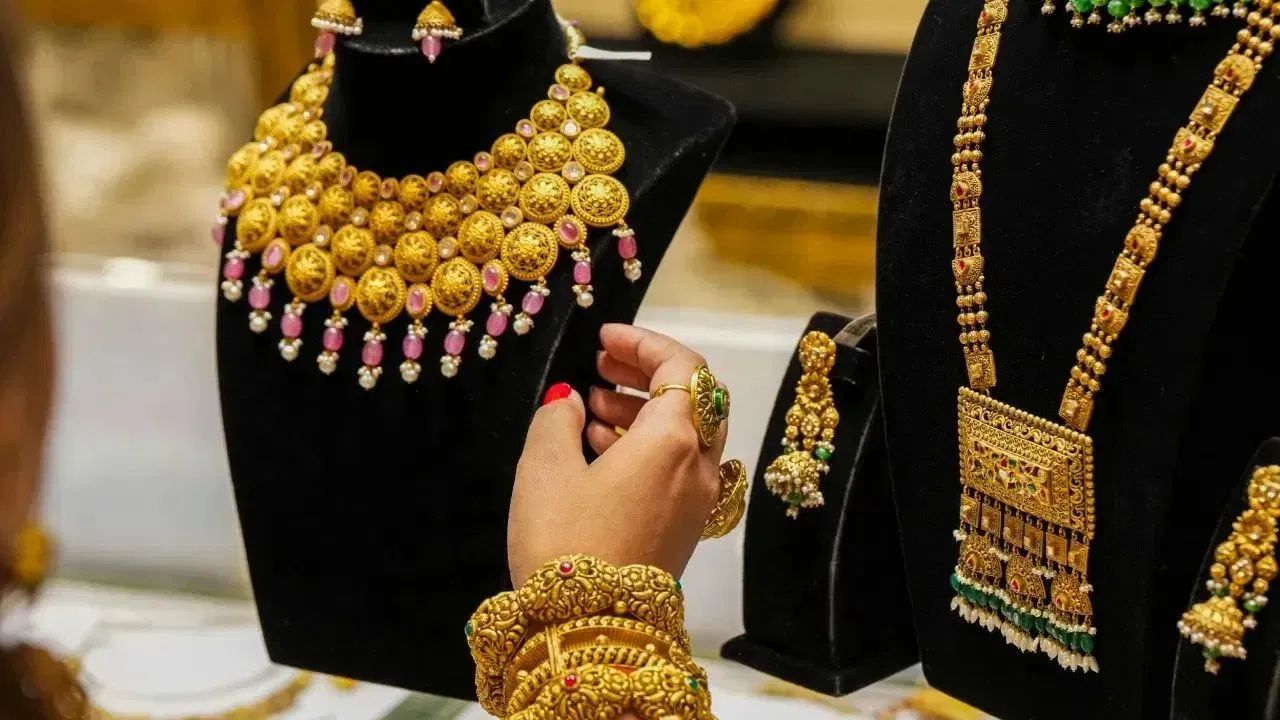 तिजोरियां भर लें, सोना 2 तो चांदी 3 लाख होने वाला है, लगेगा केवल इतना समय! तिजोरियां भर लें, सोना 2 तो चांदी 3 लाख होने वाला है, लगेगा केवल इतना समय!