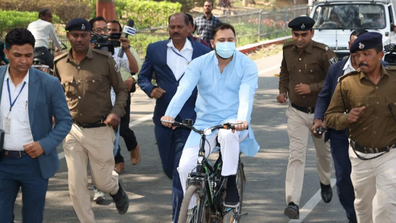 तेजस्वी की बढ़ी सुरक्षा, बिहार में इन 10 लोगों को पहली बार मिली सिक्योरिटी तेजस्वी की बढ़ी सुरक्षा, बिहार में इन 10 लोगों को पहली बार मिली सिक्योरिटी